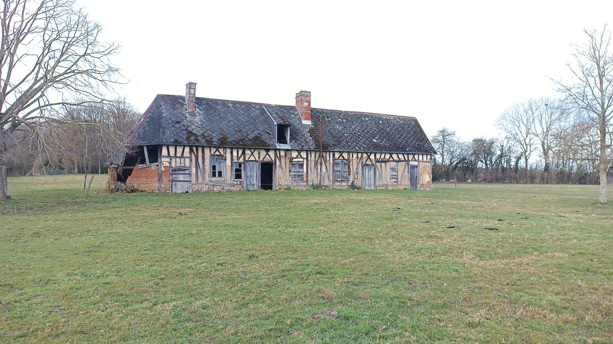 Longère normande en cours de rénovation par Les Ateliers Lemercier